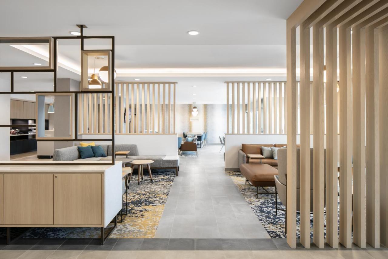Towneplace Suites By Marriott Oshkosh Exterior photo